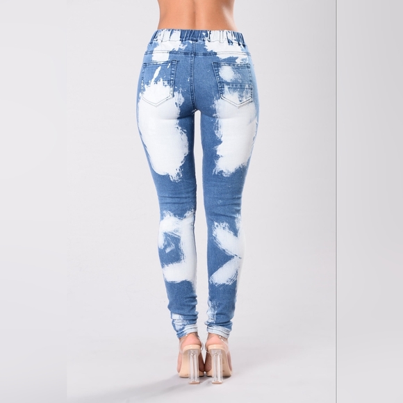 FASHION NOVA BLEACH OUT MOTO ZIP LEG JEAN - Picture 4 of 9